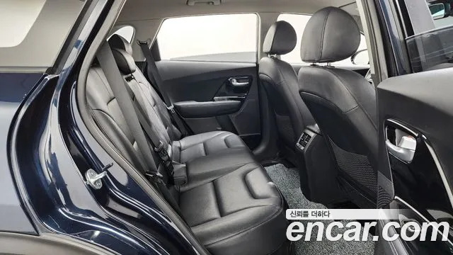 Kia Niro 2018 — фото 12