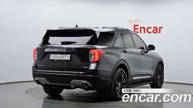 Ford Explorer 2020 — фото 1