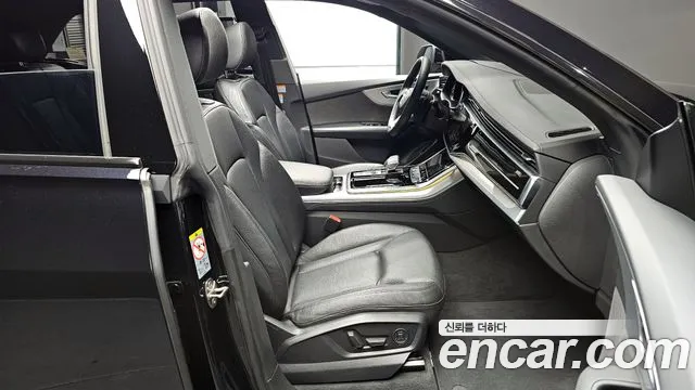 Audi Q8 2021 — фото 10