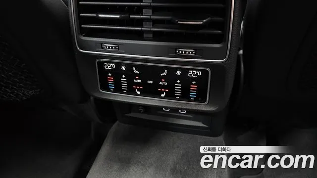 Audi Q8 2021 — фото 19