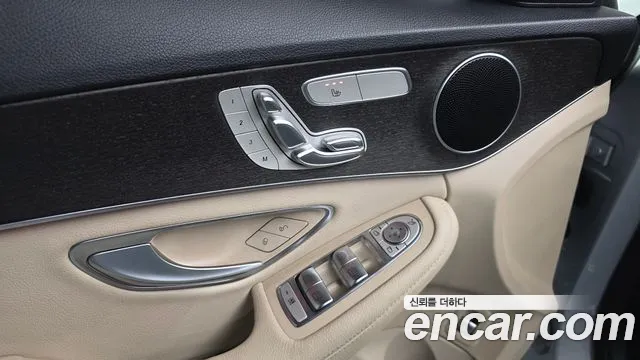 Mercedes-Benz C-Class 2019 — фото 17