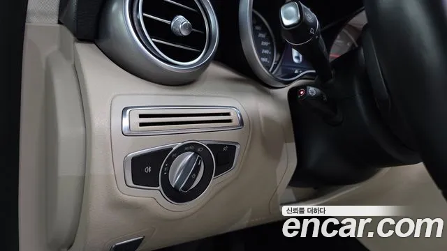 Mercedes-Benz C-Class 2019 — фото 18