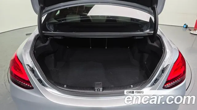 Mercedes-Benz C-Class 2019 — фото 20