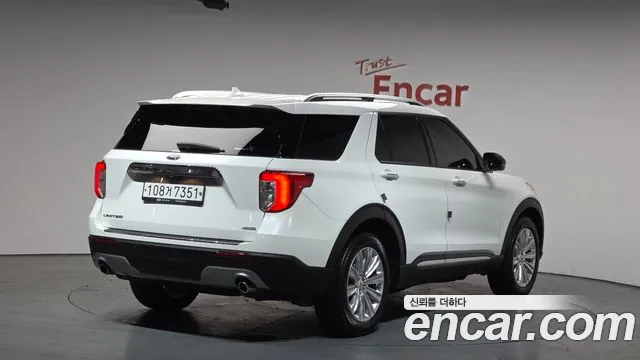 Ford Explorer 2020 — фото 1
