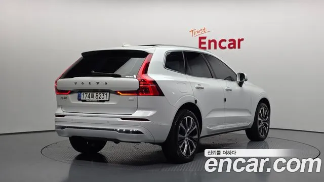 Volvo XC60 2022 — фото 2