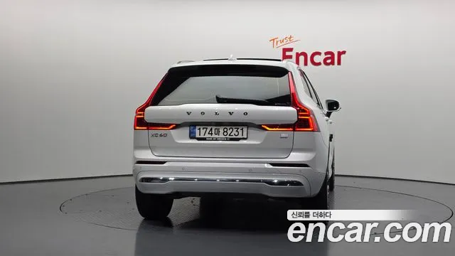 Volvo XC60 2022 — фото 4
