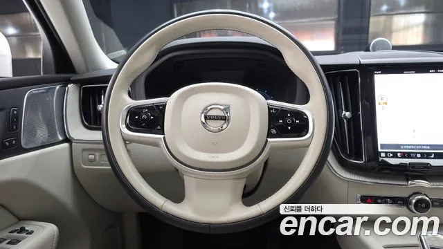 Volvo XC60 2022 — фото 13