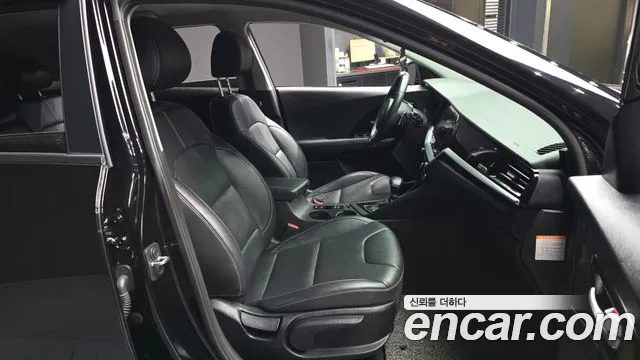 Kia Niro 2021 — фото 11