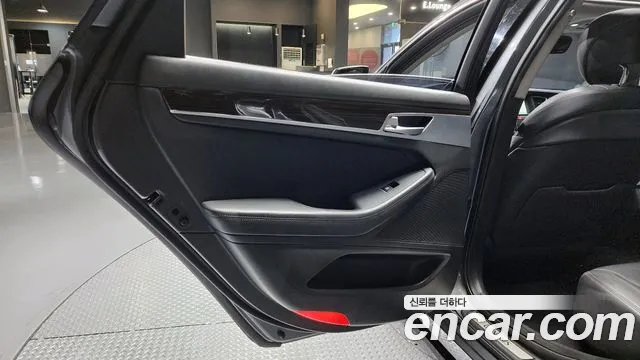 Genesis G80 2017 — фото 15