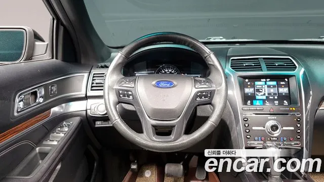 Ford Explorer 2017 — фото 13