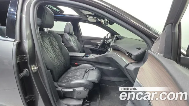 Peugeot 5008 2023 — фото 13