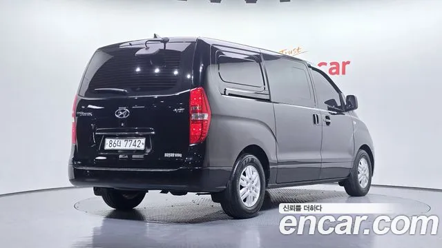 Hyundai Starex 2017 — фото 2
