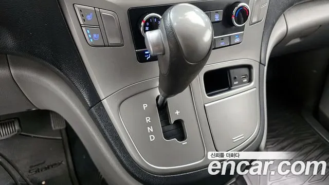 Hyundai Starex 2017 — фото 9