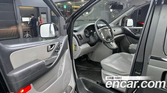 Hyundai Starex 2017 — фото 10