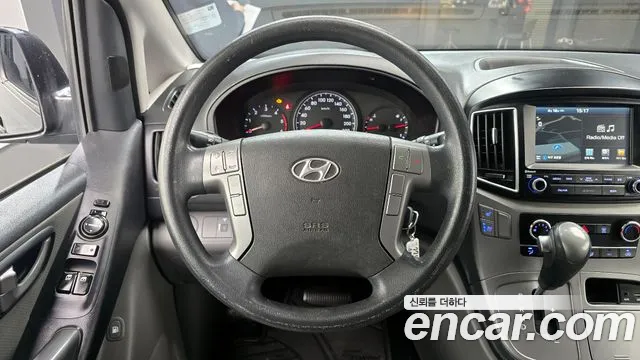 Hyundai Starex 2017 — фото 13