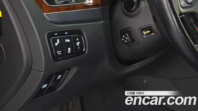Hyundai Equus 2014 — фото 15