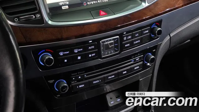 Hyundai Equus 2014 — фото 17
