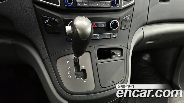 Hyundai Starex 2020 — фото 9