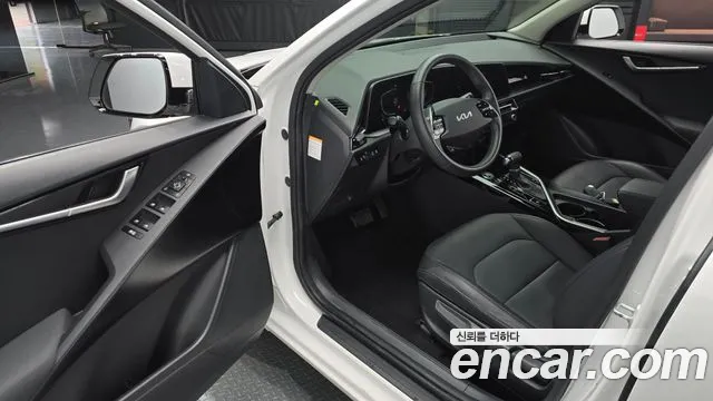 Kia Niro 2022 — фото 10