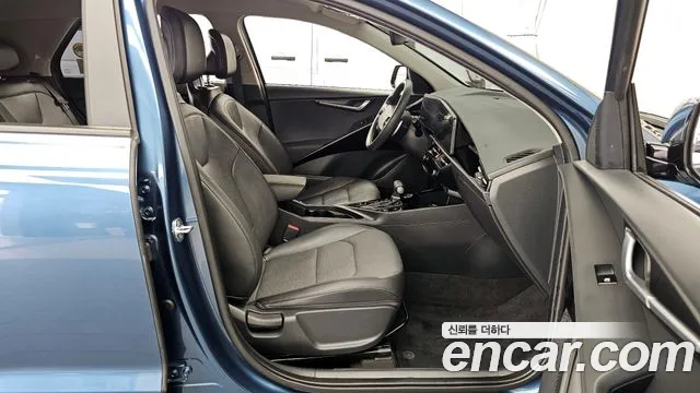 Kia Niro 2022 — фото 11