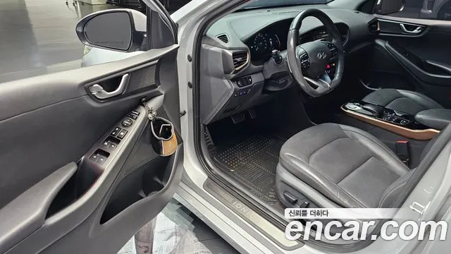 Hyundai Ioniq 2017 — фото 10