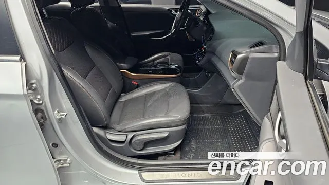 Hyundai Ioniq 2017 — фото 11