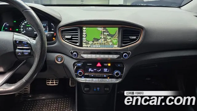 Hyundai Ioniq 2017 — фото 16
