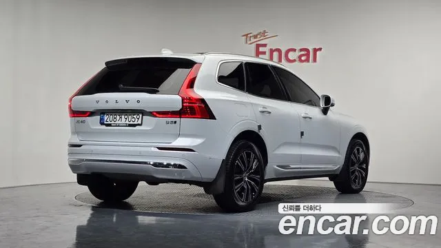 Volvo XC60 2022 — фото 2