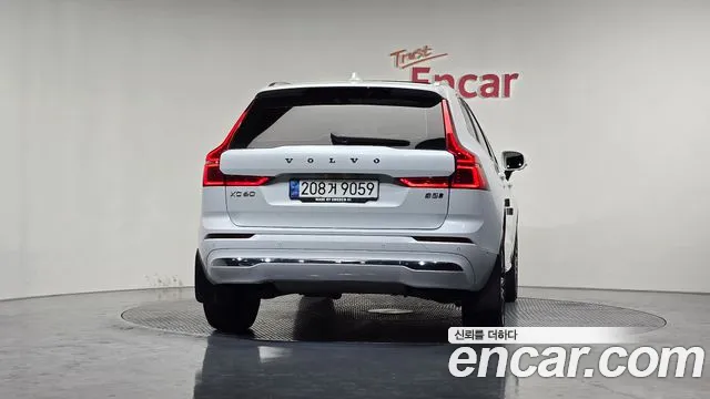 Volvo XC60 2022 — фото 4