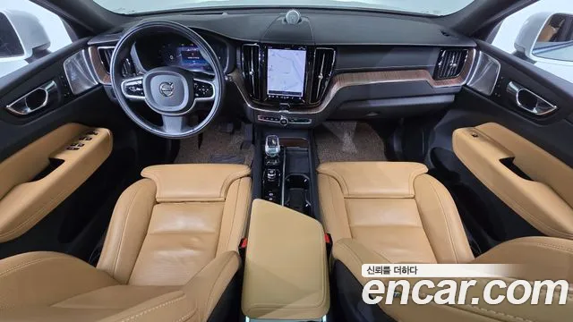 Volvo XC60 2022 — фото 10