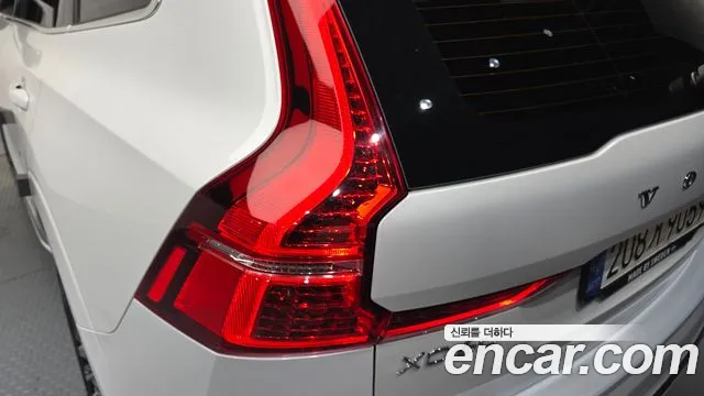 Volvo XC60 2022 — фото 9