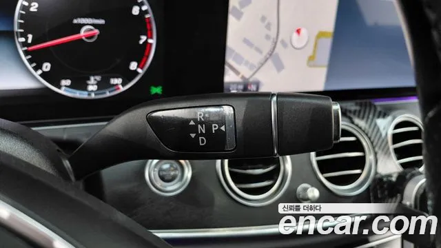Mercedes-Benz E-Class 2017 — фото 11