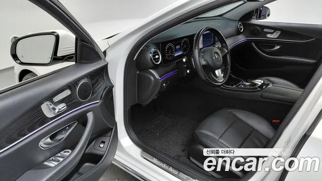 Mercedes-Benz E-Class 2017 — фото 12
