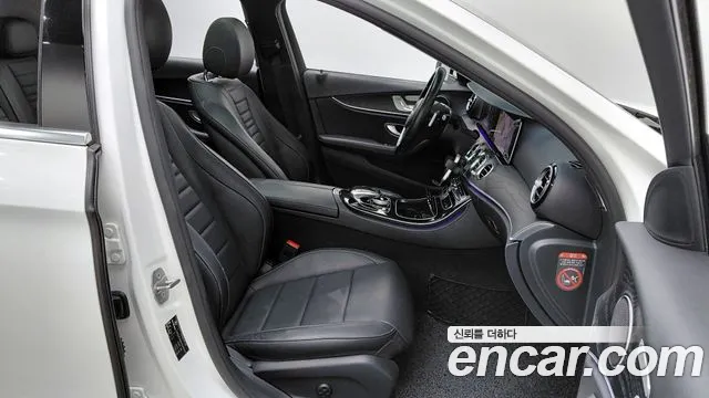 Mercedes-Benz E-Class 2017 — фото 16