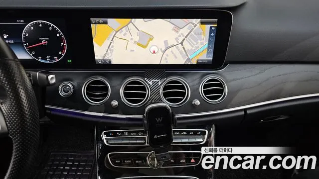 Mercedes-Benz E-Class 2017 — фото 19