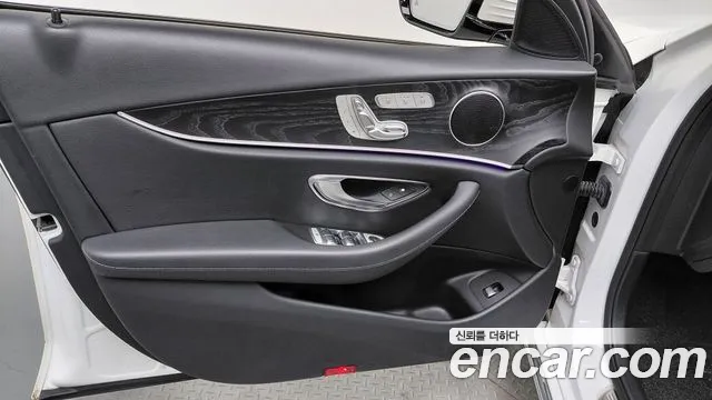 Mercedes-Benz E-Class 2017 — фото 13