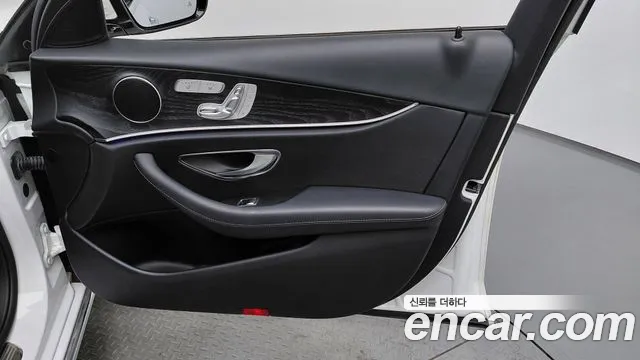 Mercedes-Benz E-Class 2017 — фото 14