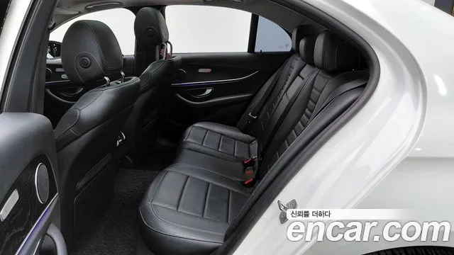 Mercedes-Benz E-Class 2017 — фото 15