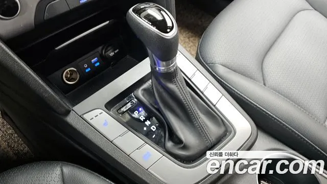 Hyundai AVANTE 2018 — фото 12