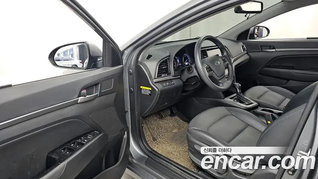 Hyundai AVANTE 2018 — фото 13