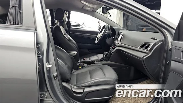 Hyundai AVANTE 2018 — фото 17