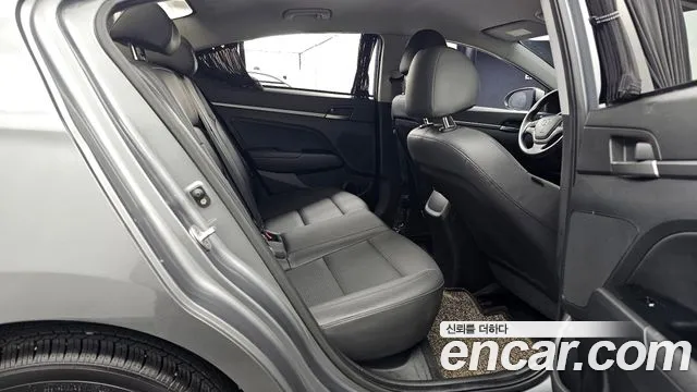 Hyundai AVANTE 2018 — фото 18