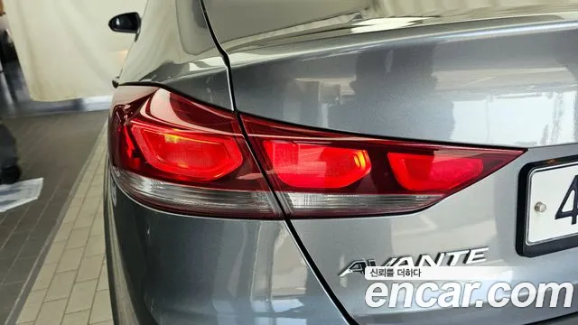Hyundai AVANTE 2018 — фото 9