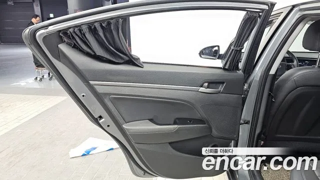 Hyundai AVANTE 2018 — фото 15