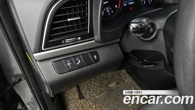 Hyundai AVANTE 2018 — фото 16