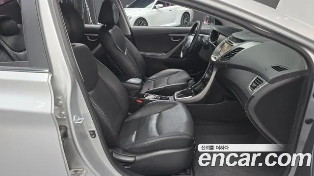 Hyundai AVANTE 2015 — фото 11