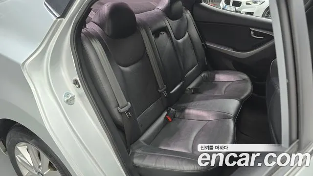 Hyundai AVANTE 2015 — фото 12