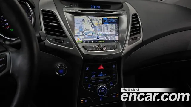 Hyundai AVANTE 2015 — фото 14