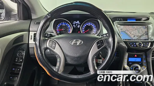 Hyundai AVANTE 2013 — фото 16