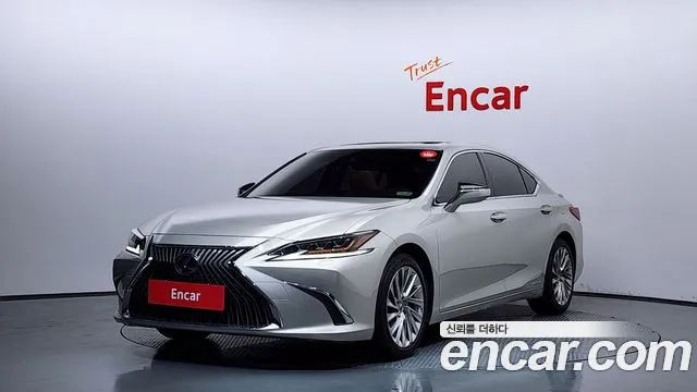 Lexus ES 2019 — фото 1